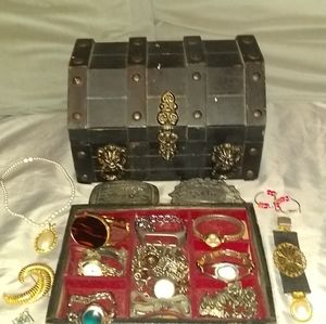 18 PC Vintage & Modern Jewlry Lot